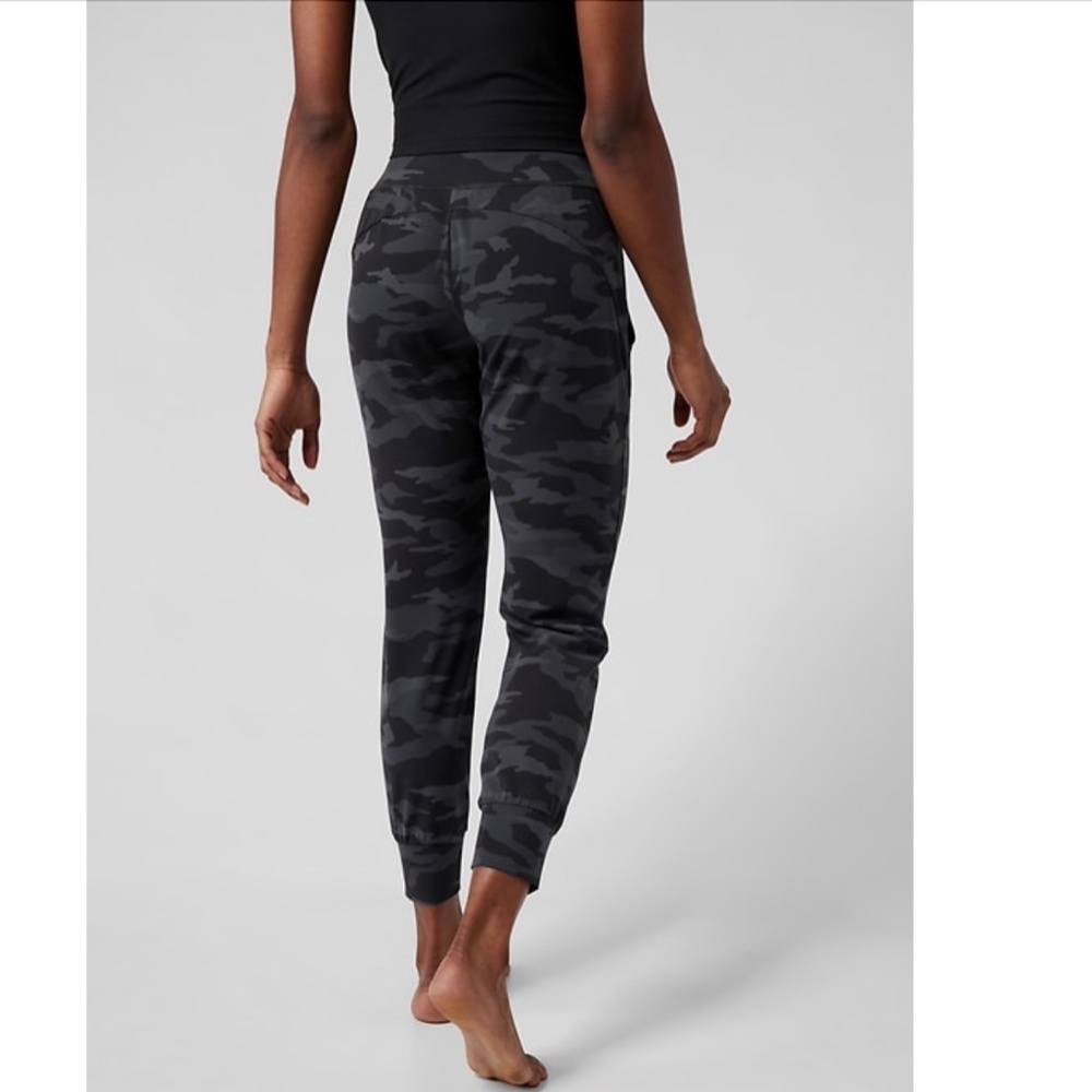 Athleta • Black Camo Salutation Jogger • Size L - Picture 3 of 13
